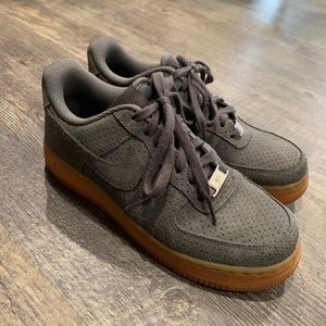 LIKE NEW Nike Air Force 1 Suede Gray Gum Bottom RARE